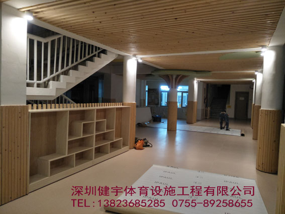 深圳市南山區(qū)華僑城第一幼兒園PVC地面、假草坪工程