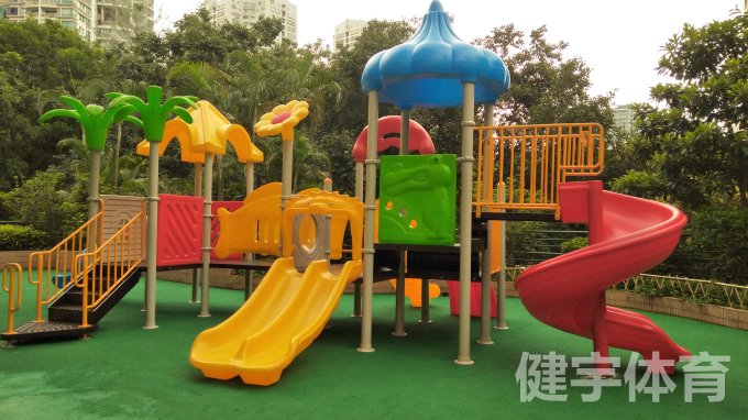 深圳市南山區(qū)創(chuàng)世紀(jì)濱?；▓@兒童滑滑梯安裝